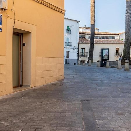 Apartamentos El Patio Plaza Santa Clara Caceres Exterior photo